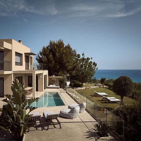 Uparati Villa - Hilltop Sea View Retreat ซีลีวี ภายนอก รูปภาพ