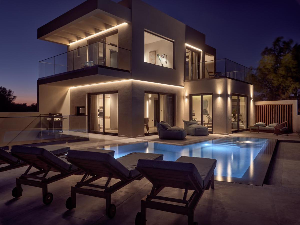 Uparati Villa - Hilltop Sea View Retreat ซีลีวี ภายนอก รูปภาพ