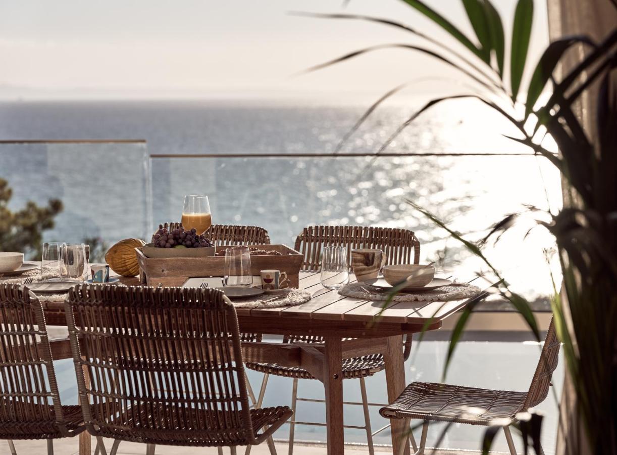 Uparati Villa - Hilltop Sea View Retreat ซีลีวี ภายนอก รูปภาพ