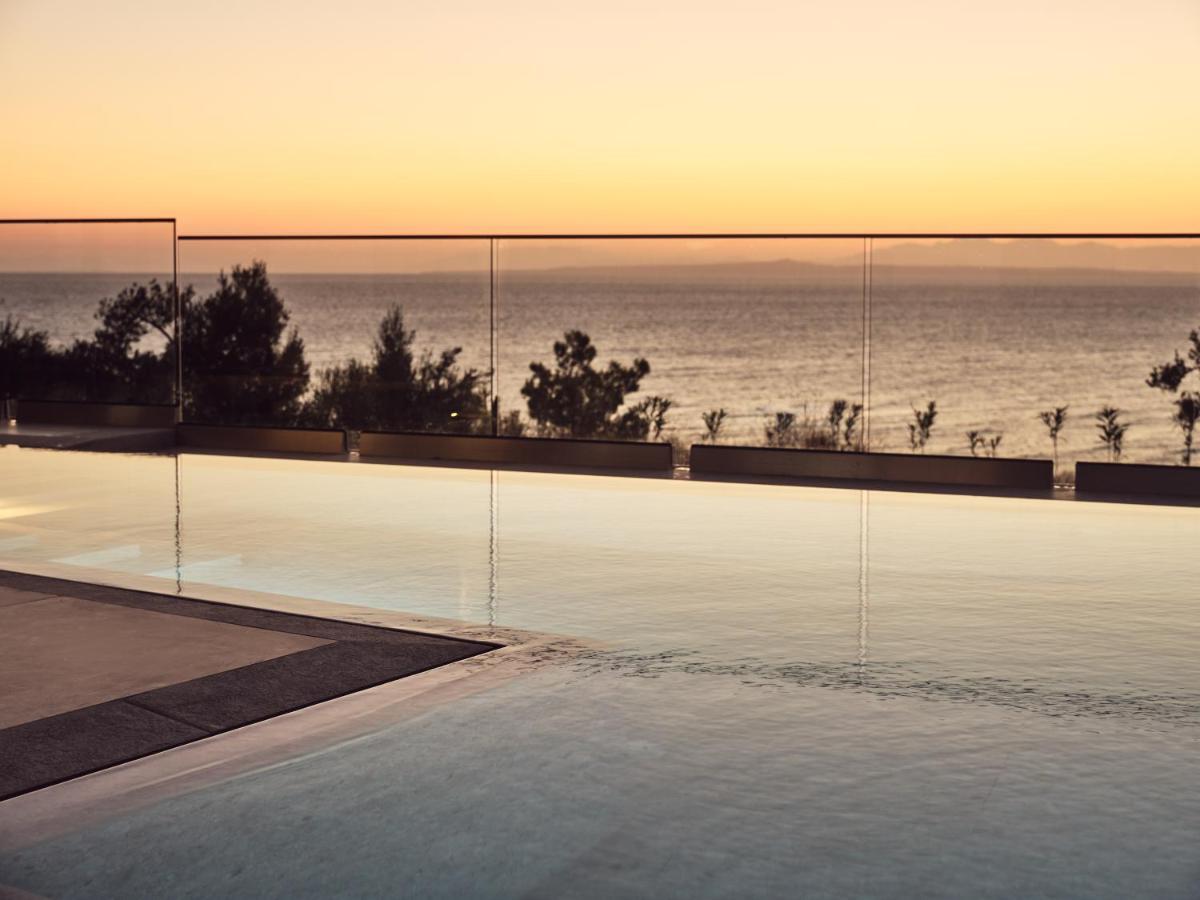 Uparati Villa - Hilltop Sea View Retreat ซีลีวี ภายนอก รูปภาพ