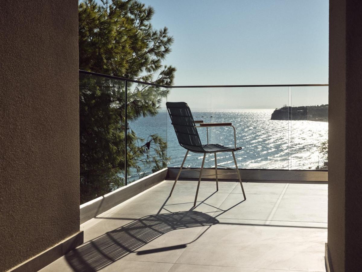 Uparati Villa - Hilltop Sea View Retreat ซีลีวี ภายนอก รูปภาพ